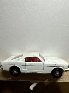 Vintage 1966 LESNEY Matchbox Series No. 8 FORD MUSTANG "Fastback" White Red Car - Picture 1 of 6
