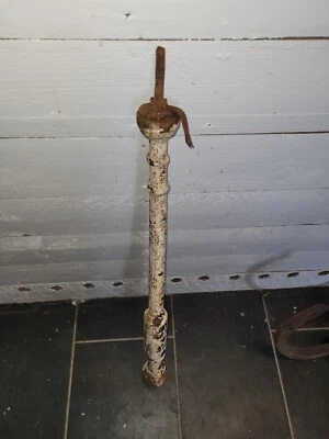 Ancien Départ D'escalier Ou Poteau En Fonte - Photo 1/4