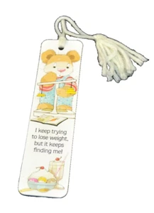 FUNNY TEDDY BEAR DIETING SCALE Bookmark Vtg 80's w/Yarn Tassel 5 3/4 inches - Imagen 1 de 3