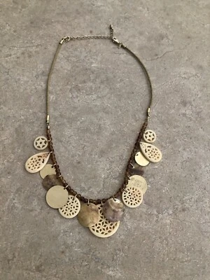 Avon Shell Beads Necklace EUC! - Image 1 of 4