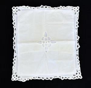 Almohada de borde festoneado diseño geométrico Battenberg blanca vintage 13 x 18 - Imagen 1 de 6