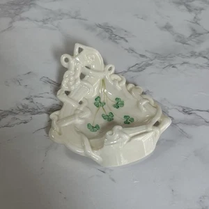 Beelleek kleine Kleeblatt Fußschale - Bild 1 von 6