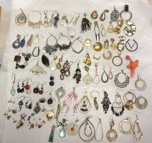 VTG Lot 110 Single Pierced Earrings Rhinestone Stones Gold Tone & Silver Tone ++ - Picture 1 of 15