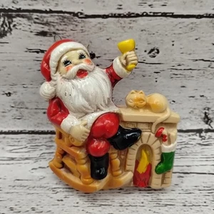 Molde soplado de plástico suave adorno navideño sentado junto a chimenea de Papá Noel de colección Japón - Imagen 1 de 11