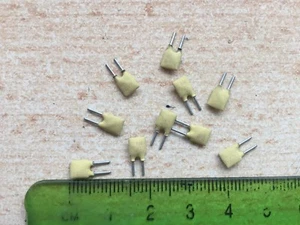 Ceramic capacitor  Radial   100pf 100V 2.5mm pitch    10 pieces per order   H350 - Picture 1 of 1