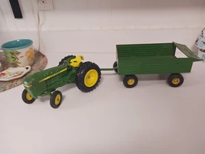 John Deere Tractor 1/16 Scale Vintage Die Cast Collectible WITH TRAILER SEE PIC' - Picture 1 of 12