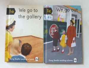 2 x DUNG BEETLE Ladybird style ART BOOKS We go to the gallery / We go out - Imagen 1 de 15