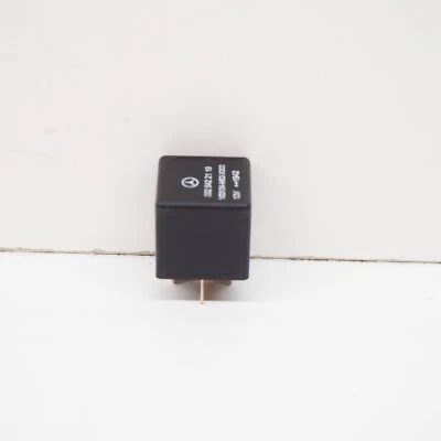 NEW MERCEDES-BENZ E W210 TURN SIGNAL INDICATOR RELAY A0025422119 ORIGINAL - Image 1 of 4
