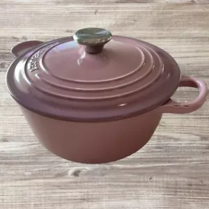 Le Creuset Cocotte Ronde 22cm 3.3L Malva Rosa Hierro Fundido Hecho En Francia - Imagen 1 de 8