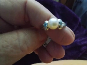 10kt white gold blue topaz and cultured pearl ring - Picture 1 of 2