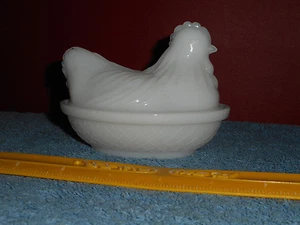 HAZEL ATLAS Milk Glass Hen on Nest Covered Candy Dish 4.5" c.1950 - Picture 1 of 12