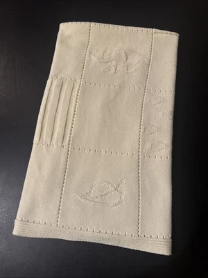 Manta elegante para bebé cuadrada amarilla tejida Child of Mine cuadrados de animales 31x35 Foto 1 de 4