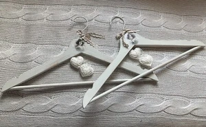 2er Set Shabby Deko Holz Kleiderbügel Romantik Nostalgie Herz Handarbeit -177 - Bild 1 von 7