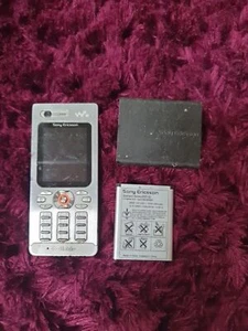 Sony Ericsson W880i - Silver -- Walkman locked ON T-MOBILE. UNTESTED - Picture 1 of 3