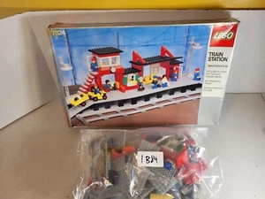 Lego 7824 Vintage Estación de Ferrocarril Caja Tren Figura Lote Piezas 1b84 - Imagen 1 de 20