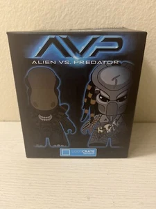Alien vs Predator AVP Blind Box Titans Vinyl Collectible Loot Crate Exclusive - Picture 1 of 6