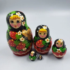 Vtg Traditional Handpainted Matryoshka 5 Nesting Dolls Red Strawberries Folk Art - Picture 1 of 4