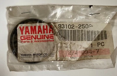 Nuevo de Lote Original Yamaha Sello de Aceite para XS650 XS650S XS1 XS2 TX650 93102-25090-00 Foto 1 de 3