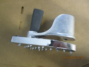 HOBART IRON MEAT GRIP ASSY MODELOS 1612,1712,1812,1912 OEM # 00-438176 - Imagen 1 de 2