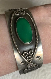 VINTAGE 1940S NATIVE AMERICAN STERLING GREEN TURQUOISE OVAL STONE CUFF BRACELET - Picture 1 of 12