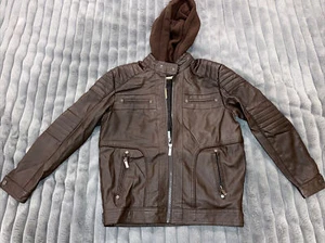 American Culture con cremallera frontal cuero vegano para jóvenes talla 8 con capucha desmontable - Imagen 1 de 6