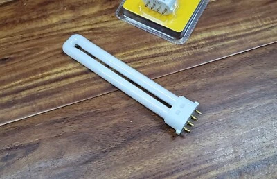 DEWALT DC5273  13 Watt Fluorescent Replacement Bulb for DC527 and DC528 - Image 1 of 4