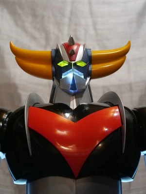 grande figurine goldorak hauteur 70 cm , avec son socle plus 2 classeurs complet - Photo 1/4