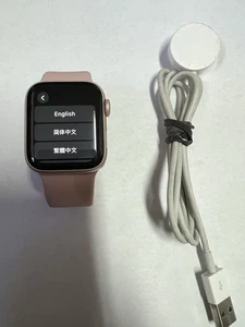 Apple Watch Series 4 40mm rose gold Aluminum Case Sport Band (GPS) - Photo 1 sur 5