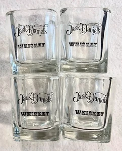 4 bicchieri da whisky 3,5” VINTAGE PESANTI quadrati Lowball Jack Daniels DA VEDERE! BELLO! - Foto 1 di 5