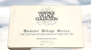 Dept 56 Heritage Village Dickens Series Cottage Bob Cratchit & Tiny Tim #6500-5 - Foto 1 di 9
