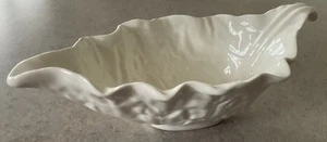 BORDALLO PINHEIRO :: 9 1/2” WHITE CABBAGE LEAF SAUCE BOAT Realistic PORTUGAL - Picture 1 of 18