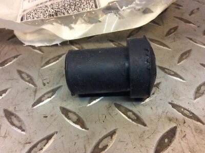 Chrysler Town & Country Voyager Dodge Caravan листовая пружина втулка Mopar новый из старых запасов - Изображение 1 из 3