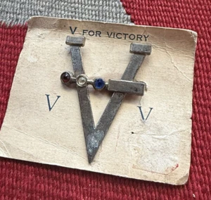 Prendedor de novia solapa de victoria de la Segunda Guerra Mundial Sterling V código morse papel original raro - Imagen 1 de 3