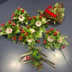 5 Plastic Christmas Floral Spikes- Santa Wind Chime- Gold Mistletoe Bell - Picture 1 of 11