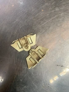2013-2018 RAM 1500 2500 3500 FRONT LEFT DRIVER LH SIDE DOOR WINDOW GLASS CLIPS - Picture 1 of 2