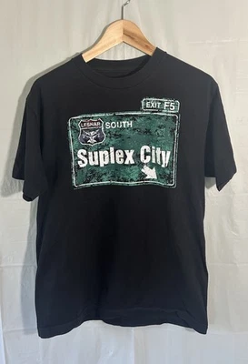 VINTAGE WWE BROCK LESNAR SUPLEX CITY CHICAGO T-SHIRT SIZE MEDIUM USED! - Image 1 of 4