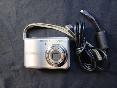 Fujifilm FinePix A170 10.2 Megapixel 3xOptical Zoom 2.7'' LCD - Image 1 of 4