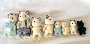 Sylvanian Families Calico Critters smoking gatto famiglia di 8 con triplette  - Foto 1 di 18