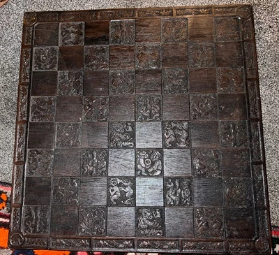 Tabuleiro de xadrez antigo vintage esculpido em madeira maciça - Imagem 1 de 4