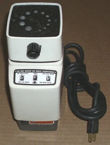 VINTAGE 1970's BLACK & DECKER MODEL# 7980 ELECTRIC DRILL BIT SHARPENER - Picture 1 of 8