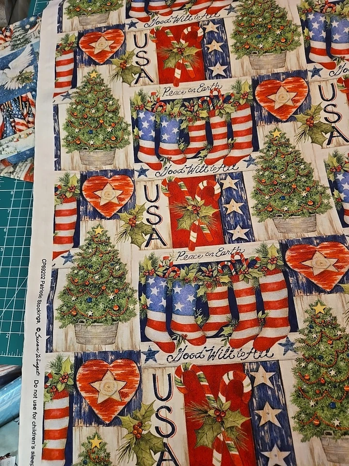 MEDIAS PATRIÓTICAS DE NAVIDAD BANDERA DE ESTADOS UNIDOS TELA POR YARDA SUSAN WINGET Foto 1 de 4