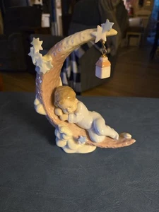 Lladro 6479 Heavenly Slumber Baby On Crescent Moon 7" Porcelain Figurine Glazed - Foto 1 di 8