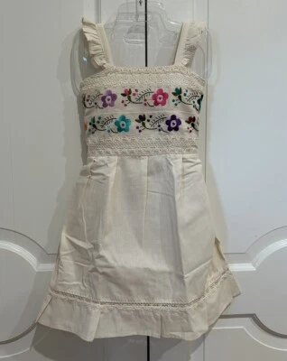 Vestido de niña mexicana bordado a mano. Foto 1 de 4