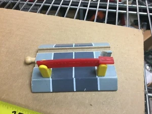 Guardia cruzada de madera, Thomas Trains Toys R pista de madera de EE. UU. - Imagen 1 de 3
