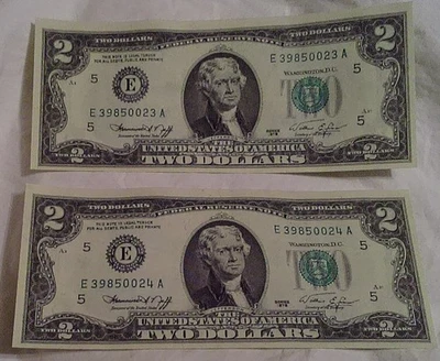 2 1976 $2.00 Federal Reserve Notes Consecutive Serial Numbers Uncirculated EC040 - Image 1 of 2