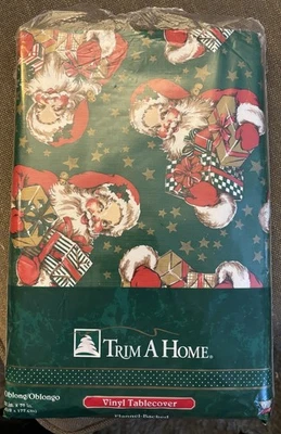 "Mantel trasero de franela de vinilo de Navidad de colección Trim A Home 52""x70"" oblongo Santa" Foto 1 de 3