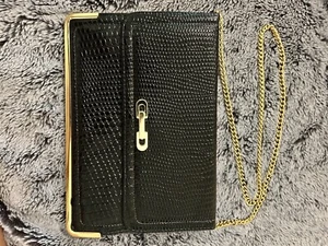 Vintage 70-80er Kunstleder schwarz Handtasche mit coolem Goldakzent Kettenriemen - Bild 1 von 4