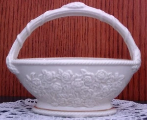 Lenox Rose Basket Ivory Porcelain with Gold Trim 4.75 inches ~ NIB - Picture 1 of 6