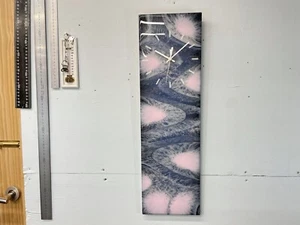 Reloj de pared de resina abstracta rectangular azul marino rosa y gris - Imagen 1 de 9