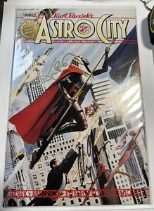 Astro City #1 autografiado por Kurt Busiek y Alex Ross casi nuevo - Imagen 1 de 7